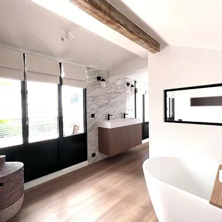 Apartment Standing Cinema Dans Le Marais - 8p Paris